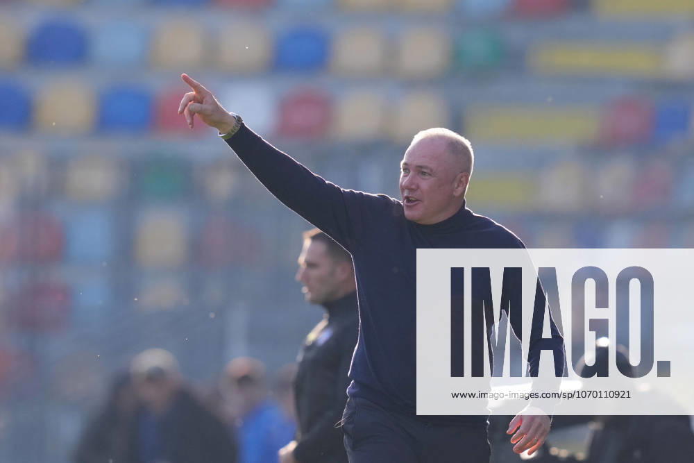 Frosinone s head coach Massimiliano Alvini during the Serie BKT soccer match between Frosinone and Juve Stabia at the Frosinone Benito Stirpe stadium, Italy - Saturday, December 8, 2025 - Soccer ( Photo by Alfredo Falcone LaPresse )