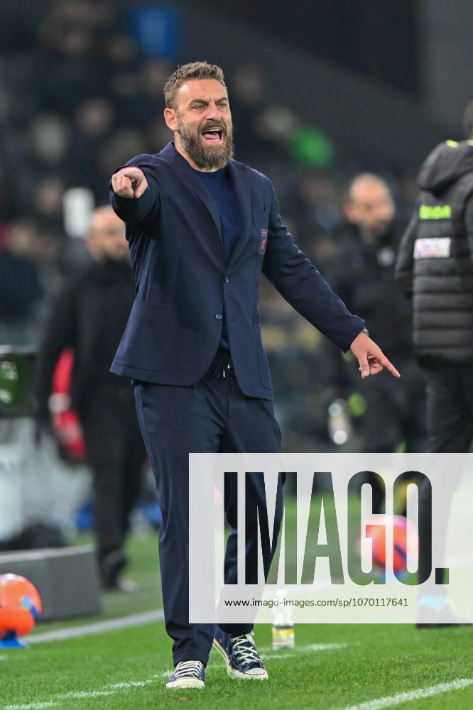 GenoaÕs head coach Daniele De Rossi during the Serie A soccer match between Udinese and Genoa at the Bluenergy Stadium in Udine, Italy - Monday, December 08, 2025. - Soccer .