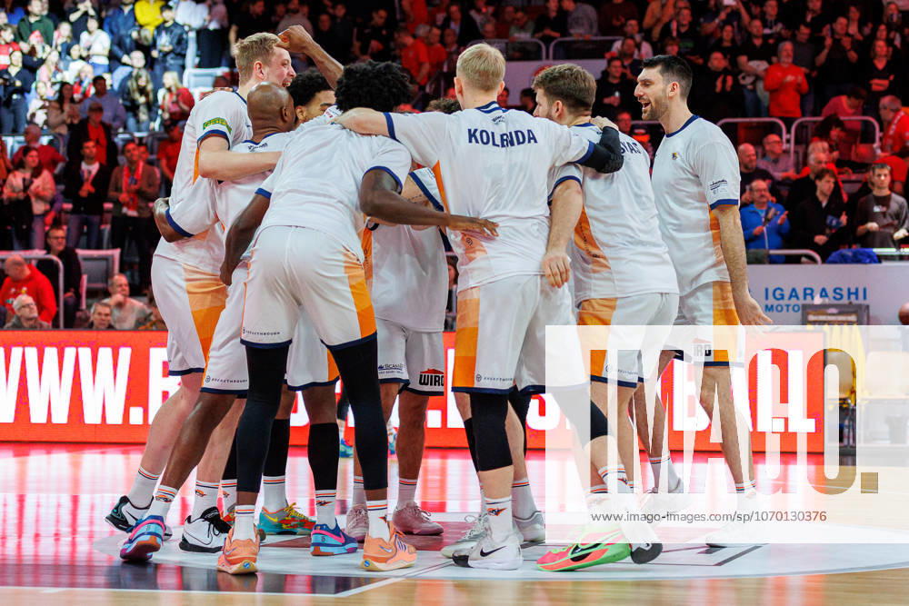 Team, squad, cheers, jubilation, positive emotions, positive emotion, BMA365 Bamberg Baskets vs Rostock Seawolves, Basketball, easyCredit BBL, Matchday 9, 08 12 2025 BMA365 Bamberg Baskets vs Rostock Seawolves, Basketball, easyCredit BBL, Matchday 9, 08 12 2025 Bamberg