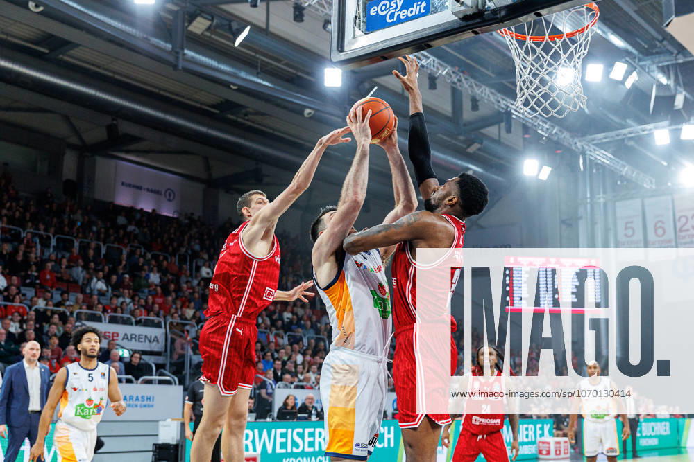 Richard Balint BMA365 Bamberg Baskets, 11 , Owen Klassen Rostock Seawolves, 29 , Ejiofor Onu BMA365 Bamberg Baskets, 35 , BMA365 Bamberg Baskets vs Rostock Seawolves, Basketball, easyCredit BBL, Matchday 9, 08 12 2025 BMA365 Bamberg Baskets vs Rostock Seawolves, Basketball, easyCredit BBL, Matchday 9, 08 12 2025 Bamberg