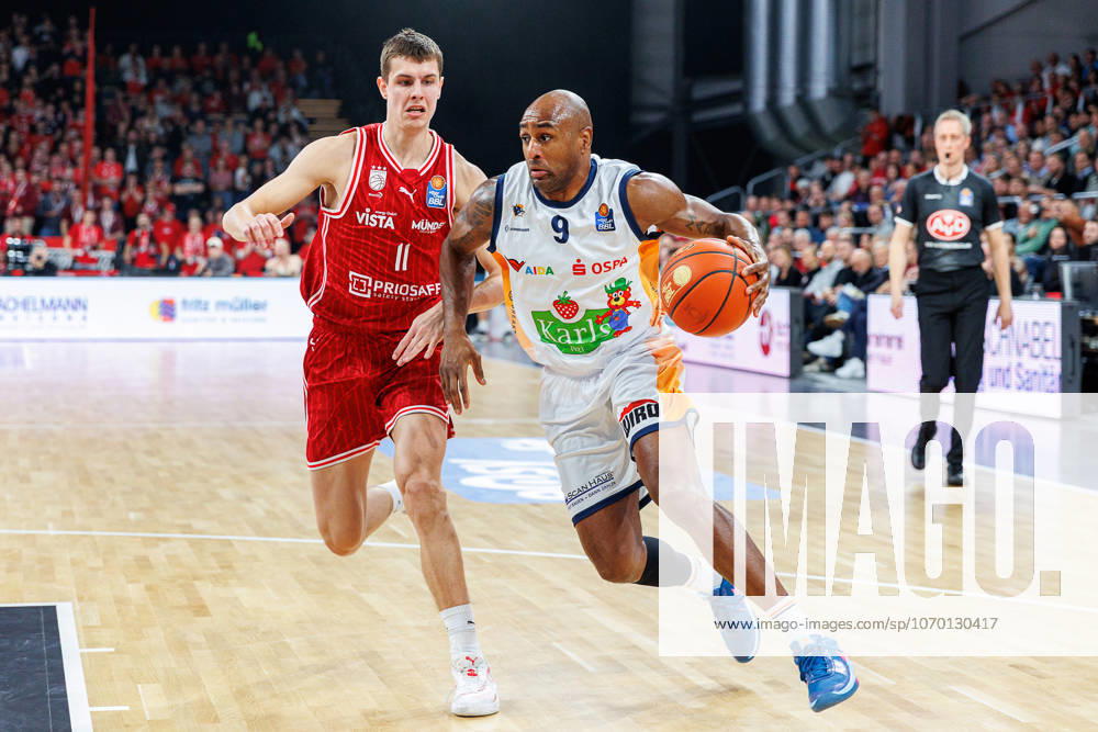 Richard Balint BMA365 Bamberg Baskets, 11 , DeAndre Lansdowne Rostock Seawolves, 09 , BMA365 Bamberg Baskets vs Rostock Seawolves, Basketball, easyCredit BBL, Matchday 9, 08 12 2025 BMA365 Bamberg Baskets vs Rostock Seawolves, Basketball, easyCredit BBL, Matchday 9, 08 12 2025 Bamberg