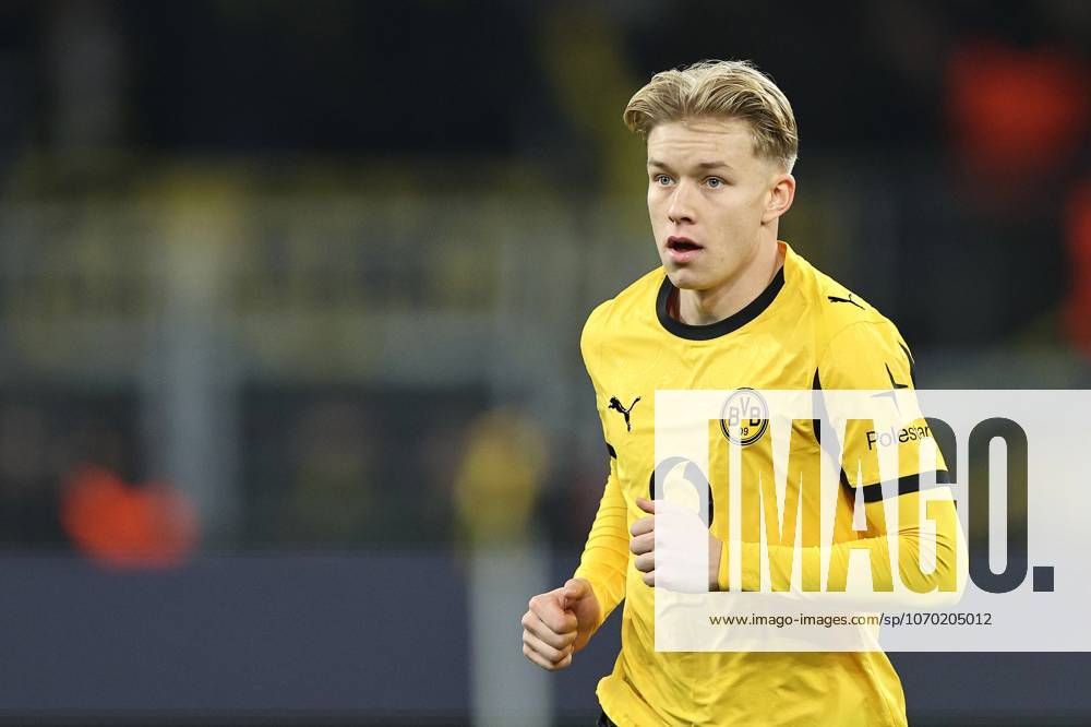 DORTMUND - Daniel Svensson of Borussia Dortmund during the Champions League match between Borussia Dortmund and FK Bodo Glimt at Signal Iduna Park on December 10, 2025, in Dortmund, Germany. ANP Hollandse Hoogte Bart Stoutjesdijk UEFA Champions League 2025 26 ANPxSportx StoutjesdijkxIVx 544582592 originalFilename: 544582592