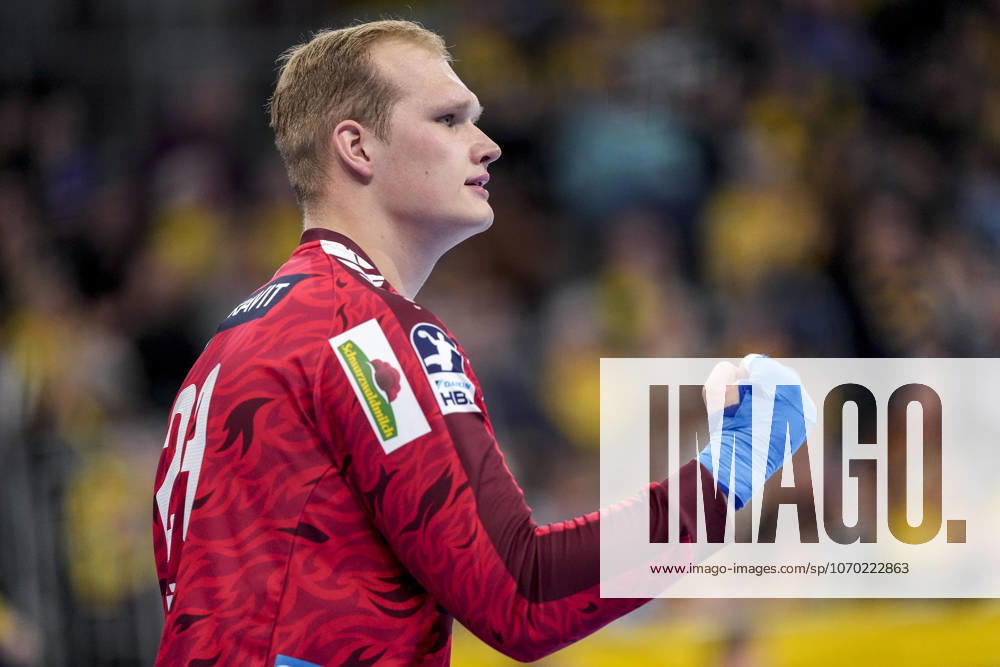 David Späth Goalkeeper, RNL, 29 , single picture, single photo, action, action, cheer, cheering, celebration, joy, rejoice, rejoicing, confident, optimistic, positive, game scene, 11 12 2025, Mannheim Germany , Handball, Bundesliga, Rhein Neckar Löwen VfL Gummersbach
