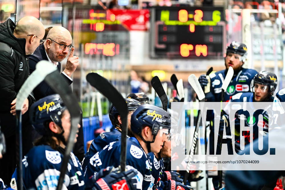 Stefan Nyman Head Coach, Headcoach, Iserlohn Roosters , GER, Iserlohn Roosters vs Dresdner Eislöwen, Ice Hockey, Penny DEL, Matchday 27, Season 2025 2026, 12 12 2025, GER, Iserlohn Roosters vs Dresdner Eislöwen, Ice Hockey, Penny DEL, Matchday 27, Season 2025 2026, 12 12 2025 Iserlohn