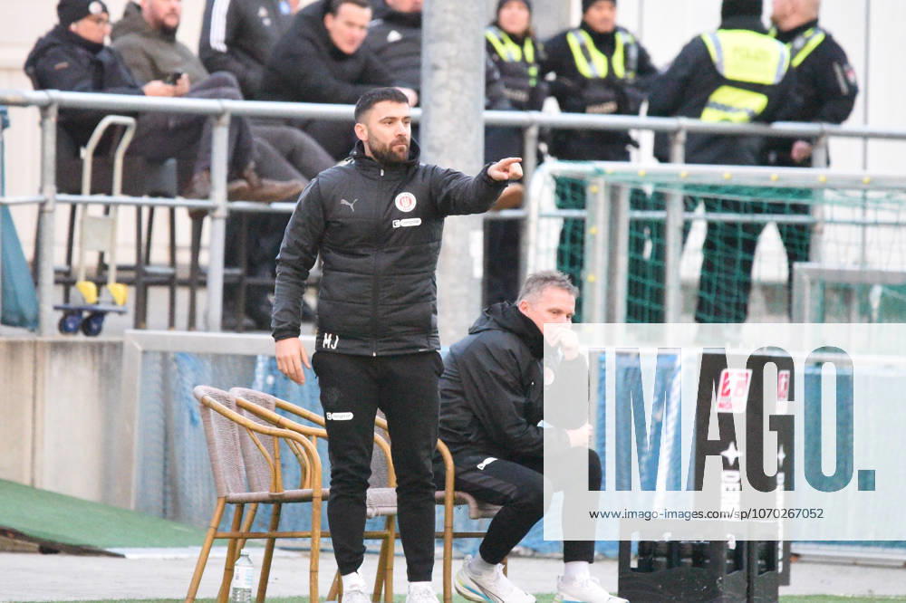 Soccer I Men I Season 2025 2026 I Regionalliga Nord I 16 Matchday I Hamburger SV II U21 FC St Pauli II U23 I 13 12 2025 Max Janta FCSP, Co Coach For editorial use only Hamburg Stadion Hoheluft, Lokstedter Steindamm 87 Hamburg Germany
