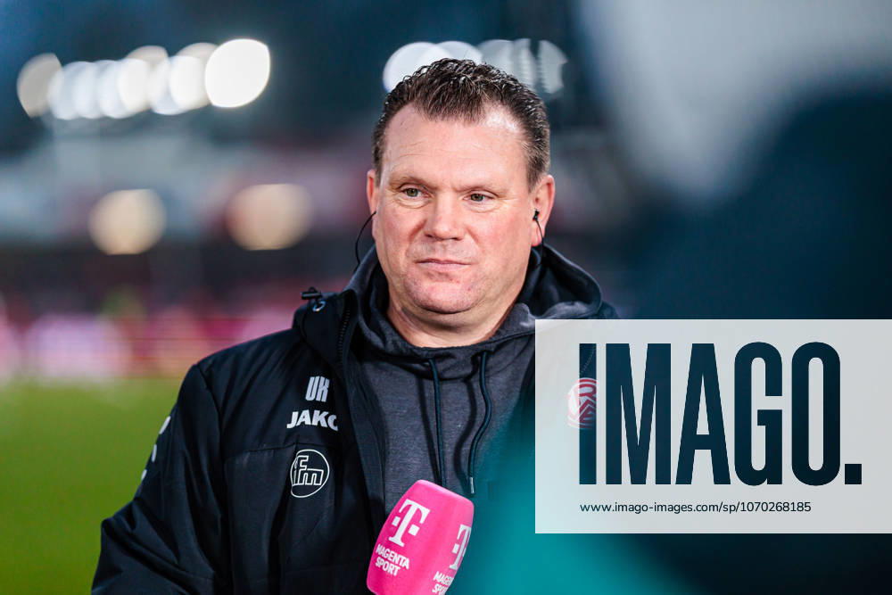 Uwe Koschinat Rot Weiss Essen, Head Coach in an interview with Magenta Sport GER, SC Verl vs Rot Weiss Essen, Football, 3 Liga, Matchday 18, Season 2025 2026, 13 12 2025 DFL Regulations prohibit any use of photographers as image sequences and or quasi video GER, SC Verl vs Rot Weiss Essen, Football, 3 Liga, Matchday 18, Season 2025 2026, 13 12 2025 Verl
