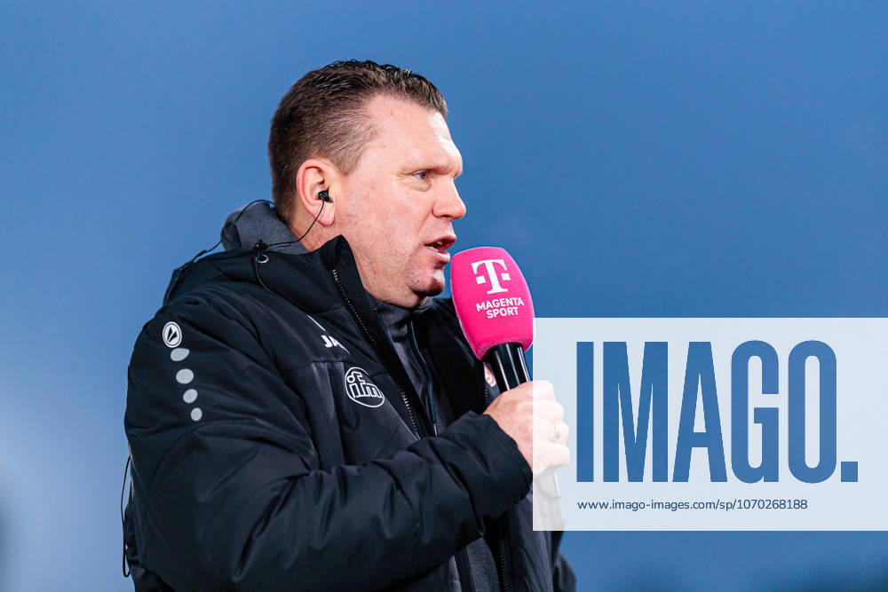 Uwe Koschinat Rot Weiss Essen, Head Coach in an interview with Magenta Sport GER, SC Verl vs Rot Weiss Essen, Football, 3 Liga, Matchday 18, Season 2025 2026, 13 12 2025 DFL Regulations prohibit any use of photographers as image sequences and or quasi video GER, SC Verl vs Rot Weiss Essen, Football, 3 Liga, Matchday 18, Season 2025 2026, 13 12 2025 Verl