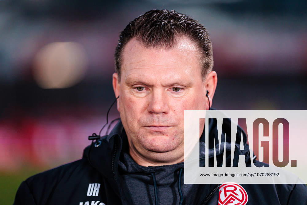 Uwe Koschinat Rot Weiss Essen, Head Coach in an interview with Magenta Sport GER, SC Verl vs Rot Weiss Essen, Football, 3 Liga, Matchday 18, Season 2025 2026, 13 12 2025 DFL Regulations prohibit any use of photographers as image sequences and or quasi video GER, SC Verl vs Rot Weiss Essen, Football, 3 Liga, Matchday 18, Season 2025 2026, 13 12 2025 Verl