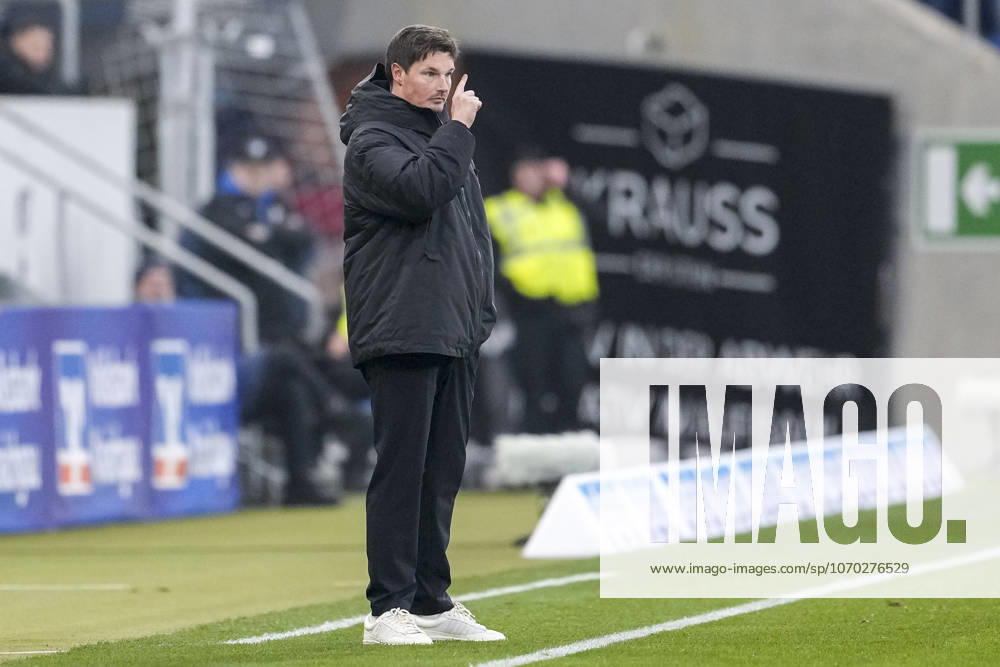 Merlin Polzin coach, head coach, HSV , gives instructions, gestures, gesticulates with arms, cropped, full body, single image, single photo, action, action, 13 12 2025, Sinsheim Germany , football, Bundesliga, TSG 1899 Hoffenheim Hamburger SV, DFB DFL REGULATIONS PROHIBIT ANY USE OF PHOTOGRAPHS AS IMAGE SEQUENCES AND OR QUASI VIDEO