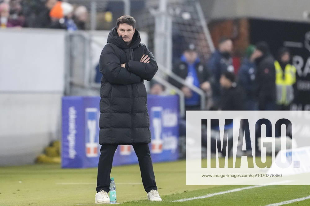 Merlin Polzin coach, head coach, HSV , cropped image, full body, single image, single photo, action, action, on the sidelines, 13 12 2025, Sinsheim Germany , football, Bundesliga, TSG 1899 Hoffenheim Hamburger SV, DFB DFL REGULATIONS PROHIBIT ANY USE OF PHOTOGRAPHS AS IMAGE SEQUENCES AND OR QUASI VIDEO
