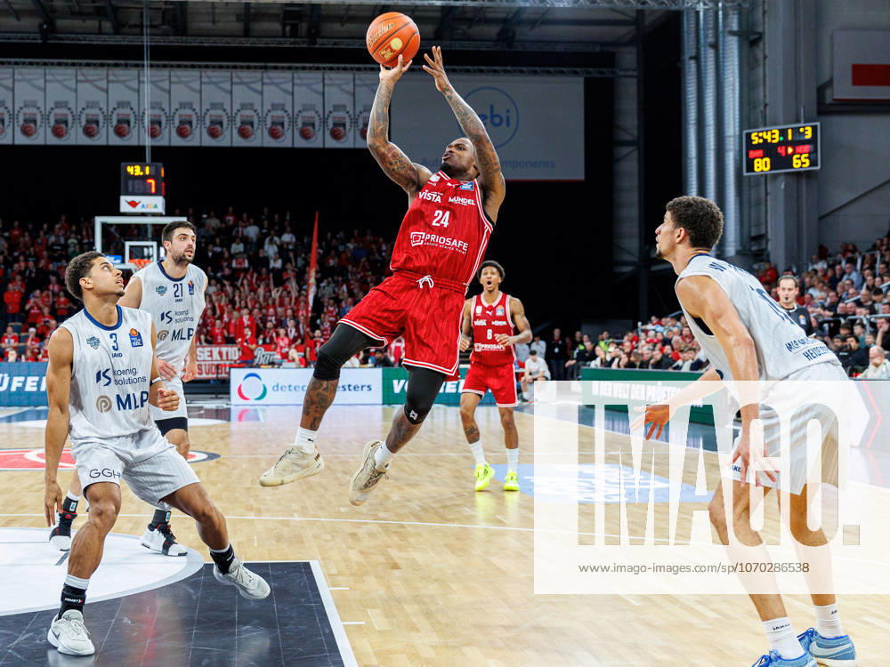 Kevin McClain MLP Academics Heidelberg, 03 , Mateo Seric MLP Academics Heidelberg, 21 , Cobe Williams BMA365 Bamberg Baskets, 24 , BMA365 Bamberg Baskets vs MLP Academics Heidelberg, Basketball, easyCredit BBL, Matchday 10, 13 12 2025 BMA365 Bamberg Baskets vs MLP Academics Heidelberg, Basketball, easyCredit BBL, Matchday 10, 13 12 2025 Bamberg