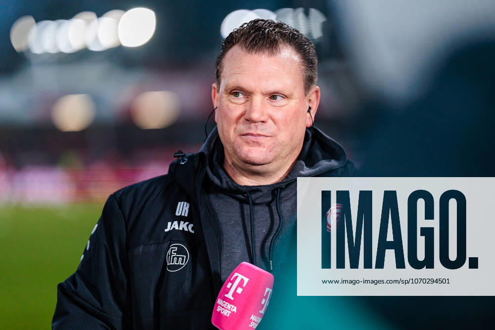 Uwe Koschinat Rot Weiss Essen, Head Coach in an interview with Magenta Sport GER, SC Verl vs Rot Weiss Essen, Football, 3 Liga, Matchday 18, Season 2025 2026, 13 12 2025 DFL Regulations prohibit any use of photographers as image sequences and or quasi video GER, SC Verl vs Rot Weiss Essen, Football, 3 Liga, Matchday 18, Season 2025 2026, 13 12 2025 Verl