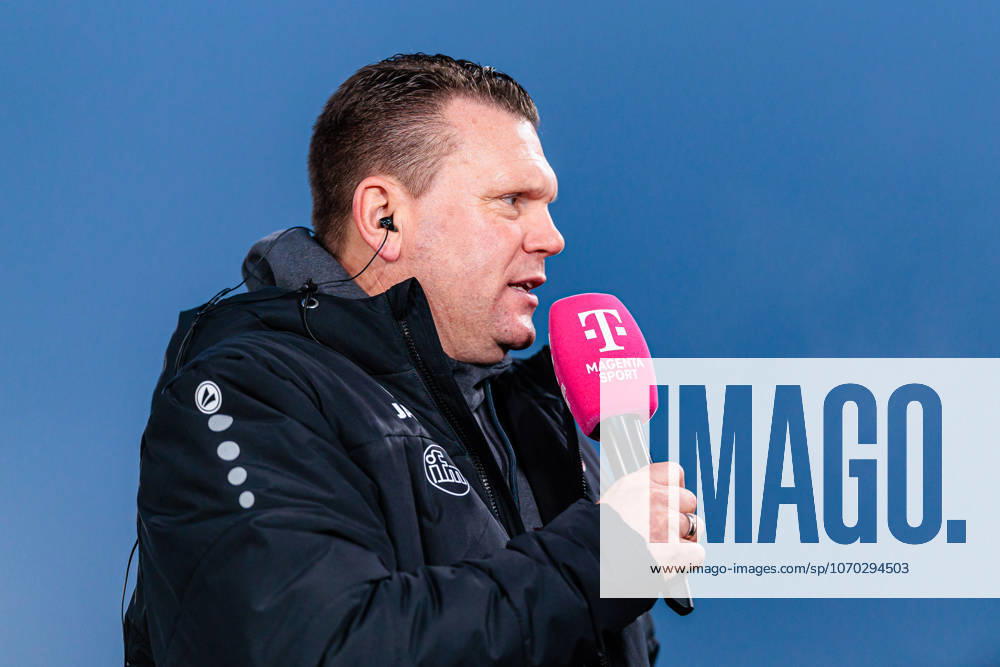 Uwe Koschinat Rot Weiss Essen, Head Coach in an interview with Magenta Sport GER, SC Verl vs Rot Weiss Essen, Football, 3 Liga, Matchday 18, Season 2025 2026, 13 12 2025 DFL Regulations prohibit any use of photographers as image sequences and or quasi video GER, SC Verl vs Rot Weiss Essen, Football, 3 Liga, Matchday 18, Season 2025 2026, 13 12 2025 Verl