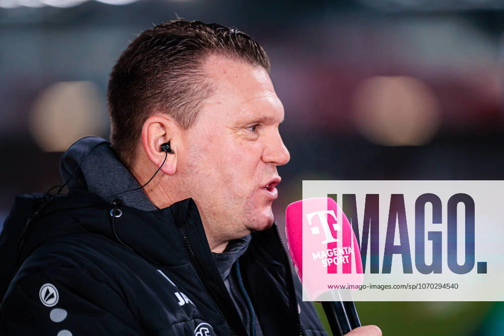 Uwe Koschinat Rot Weiss Essen, Head Coach in an interview with Magenta Sport GER, SC Verl vs Rot Weiss Essen, Football, 3 Liga, Matchday 18, Season 2025 2026, 13 12 2025 DFL Regulations prohibit any use of photographers as image sequences and or quasi video GER, SC Verl vs Rot Weiss Essen, Football, 3 Liga, Matchday 18, Season 2025 2026, 13 12 2025 Verl
