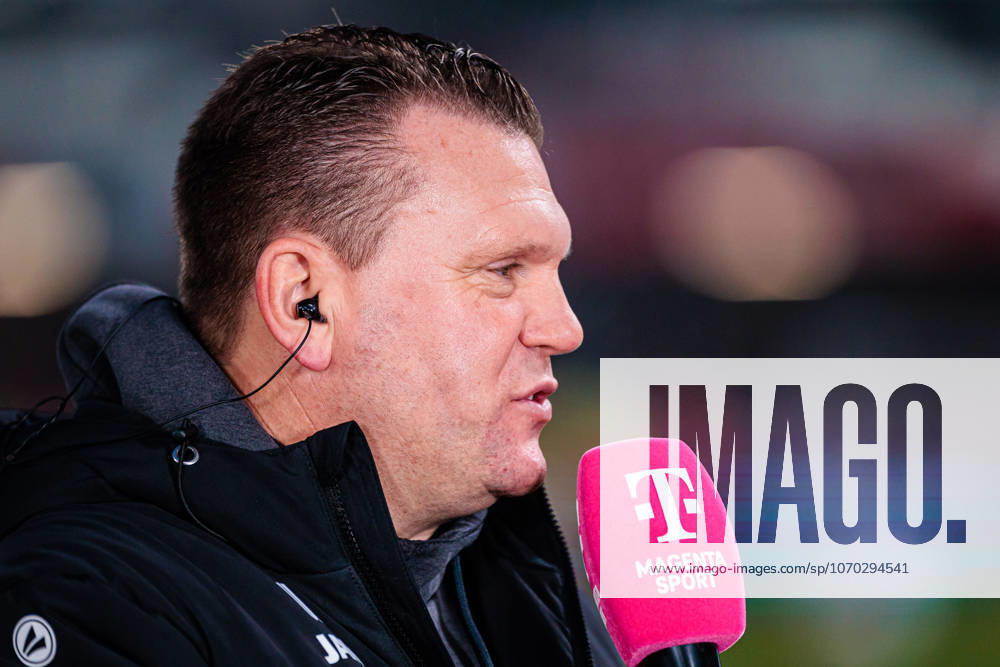 Uwe Koschinat Rot Weiss Essen, Head Coach in an interview with Magenta Sport GER, SC Verl vs Rot Weiss Essen, Football, 3 Liga, Matchday 18, Season 2025 2026, 13 12 2025 DFL Regulations prohibit any use of photographers as image sequences and or quasi video GER, SC Verl vs Rot Weiss Essen, Football, 3 Liga, Matchday 18, Season 2025 2026, 13 12 2025 Verl