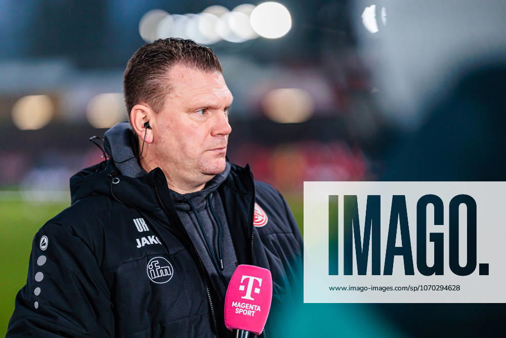 Uwe Koschinat Rot Weiss Essen, Head Coach in an interview with Magenta Sport GER, SC Verl vs Rot Weiss Essen, Football, 3 Liga, Matchday 18, Season 2025 2026, 13 12 2025 DFL Regulations prohibit any use of photographers as image sequences and or quasi video GER, SC Verl vs Rot Weiss Essen, Football, 3 Liga, Matchday 18, Season 2025 2026, 13 12 2025 Verl