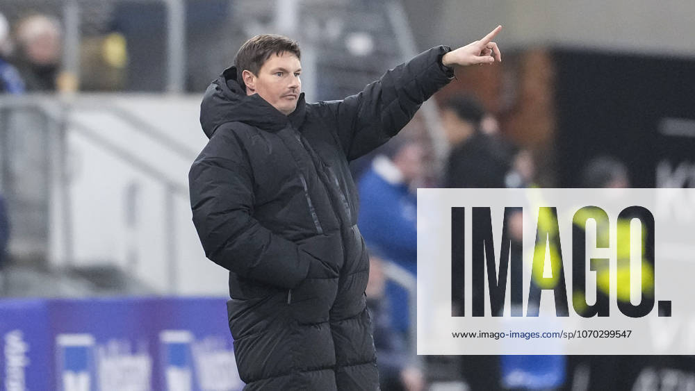 Merlin Polzin Coach, Head Coach, HSV , gives instructions, gestures, gesticulates with arms, single image, single photo, action, action, 13 12 2025, Sinsheim Germany , Football, Bundesliga, TSG 1899 Hoffenheim Hamburger SV, DFB DFL REGULATIONS PROHIBIT ANY USE OF PHOTOGRAPHS AS IMAGE SEQUENCES AND OR QUASI VIDEO