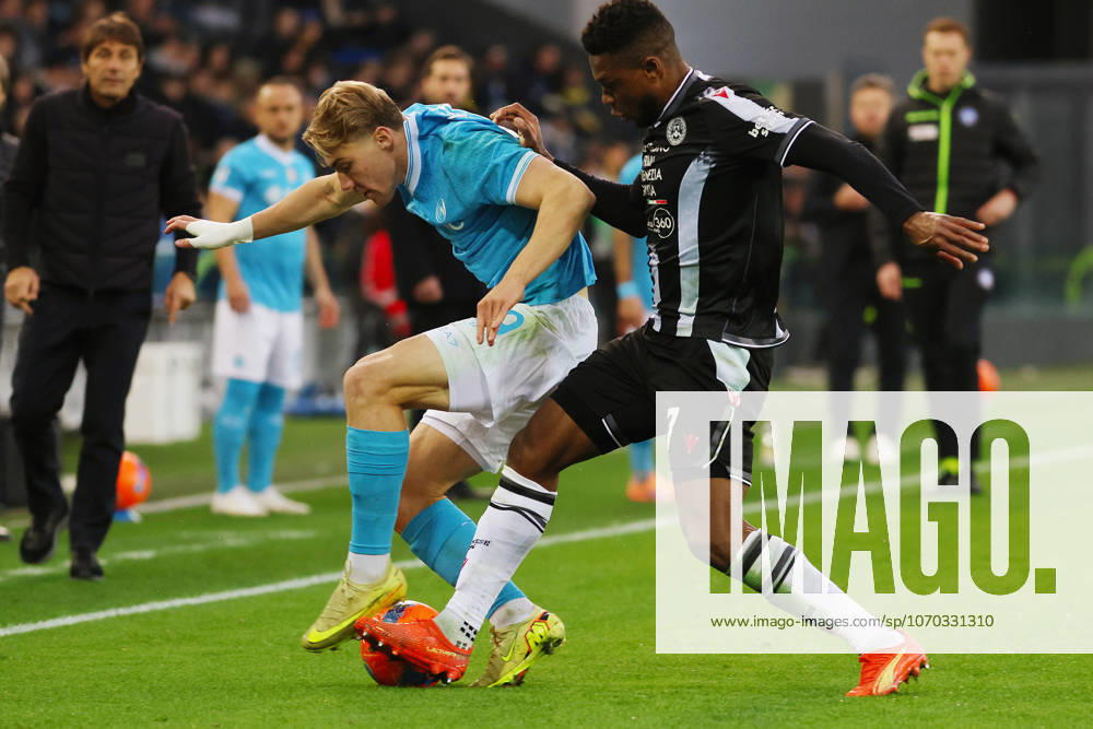 Napolis Rasmus Hojlund fights for the ball with Udineses Christian Kabasele during the Serie A soccer match between Udinese and Napoli at the Bluenergy Stadium in Udine, north east Italy - Sunday, December 14,2025 - soccer