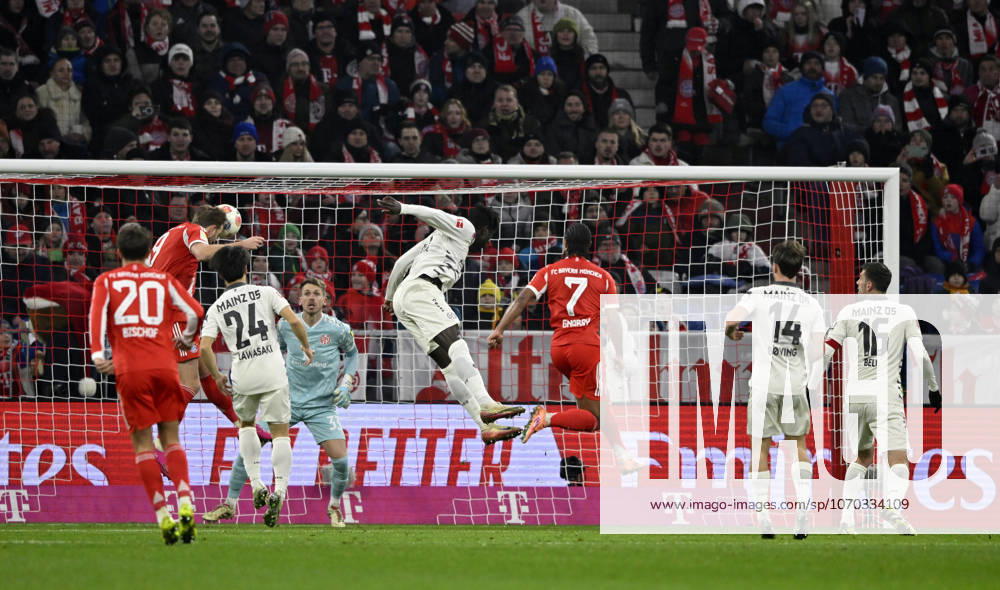 Penalty area scene, goal area scene Goal shot Action Goal chance Header duel Duel Action Harry Kane FC Bayern Muenchen FCB 09 vs Goalkeeper Daniel Batz 1 FSV Mainz 05 33 FC Bayern Muenchen vs 1 FSV Mainz 05 14 12 2025 DFL REGULATIONS PROHIBIT ANY USE OF PHOTOGRAPHS AS IMAGE SEQUENCES AND OR QUASI VIDEO FC Bayern Muenchen vs 1 FSV Mainz 05