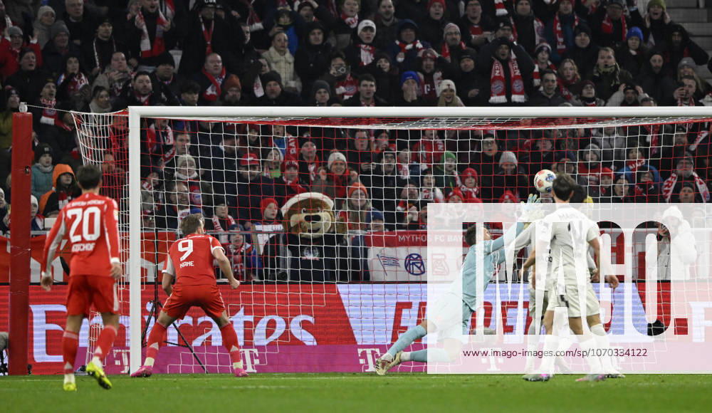 Penalty area scene, goal area scene Goal shot Action Goal chance Header duel Duel Action Harry Kane FC Bayern Muenchen FCB 09 vs Goalkeeper Daniel Batz 1 FSV Mainz 05 33 FC Bayern Muenchen vs 1 FSV Mainz 05 14 12 2025 DFL REGULATIONS PROHIBIT ANY USE OF PHOTOGRAPHS AS IMAGE SEQUENCES AND OR QUASI VIDEO FC Bayern Muenchen vs 1 FSV Mainz 05