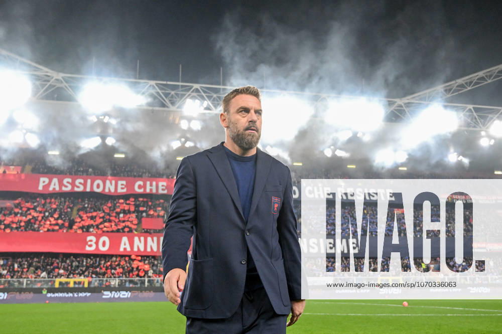 GenoaÕs head coach Daniele De Rossi during the Serie A soccer match between Genoa and Inter at the Luigi Ferraris Stadium in Genoa, Italy - Sunday, December 14, 2025. - Soccer .