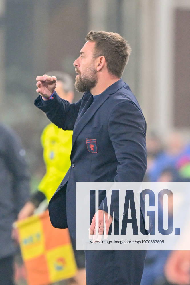 GenoaÕs head coach Daniele De Rossi during the Serie A soccer match between Genoa and Inter at the Luigi Ferraris Stadium in Genoa, Italy - Sunday, December 14, 2025. - Soccer .