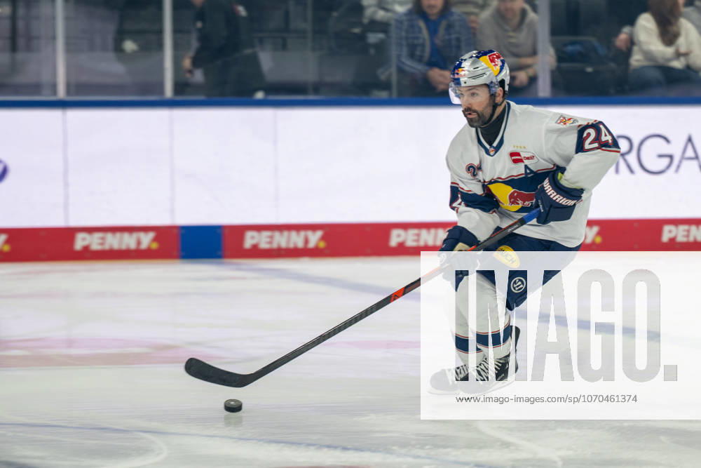 Ryan Murphy 24 EHC Red Bull Muenchen , EHC Red Bull Muenchen vs Schwenninger Wild Wings, PENNY DEL, Main Round, Matchday 29, 18 12 2025 Muenchen Bayern Germany