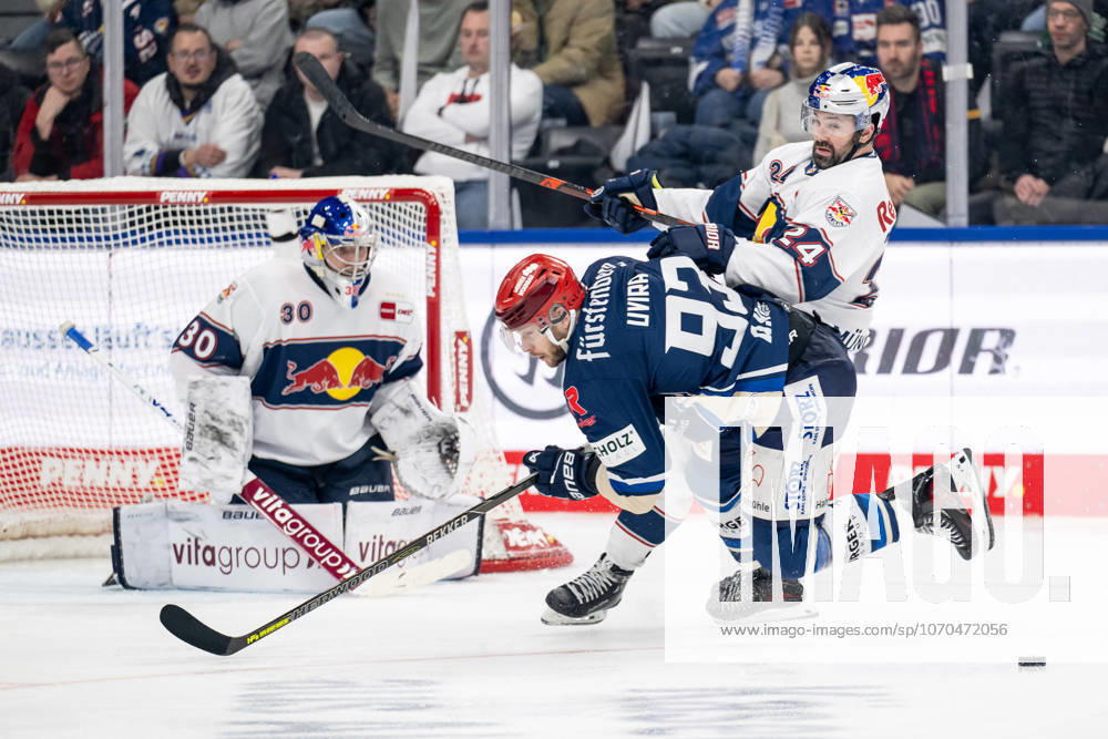 Ryan Murphy EHC Red Bull Muenchen, 24 defends against Sebastian Uvira Schwenninger Wild Wings, 93 in front of Antoine Bibeaus goal Goalkeeper, EHC Red Bull Muenchen, 30 GER, EHC Red Bull Muenchen vs Schwenninger Wild Wings, Ice Hockey, DEL, Matchday 29, Season 2025 2026, 18 12 2025 GER, EHC Red Bull Muenchen vs Schwenninger Wild Wings, Ice Hockey, DEL, Matchday 29, Season 2025 2026, 18 12 2025 Muenchen