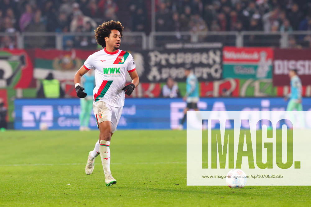 Han Noah Massengo 4, FC Augsburg at the match between FC Augsburg v SV Werder Bremen, Football, Men, Bundesliga, 2025 2026, Matchday 15 on 20 12 2025 in Augsburg, WWK Arena DFL and DFB regulations prohibit any use of photographs as image sequences and or quasi video Bayern Germany