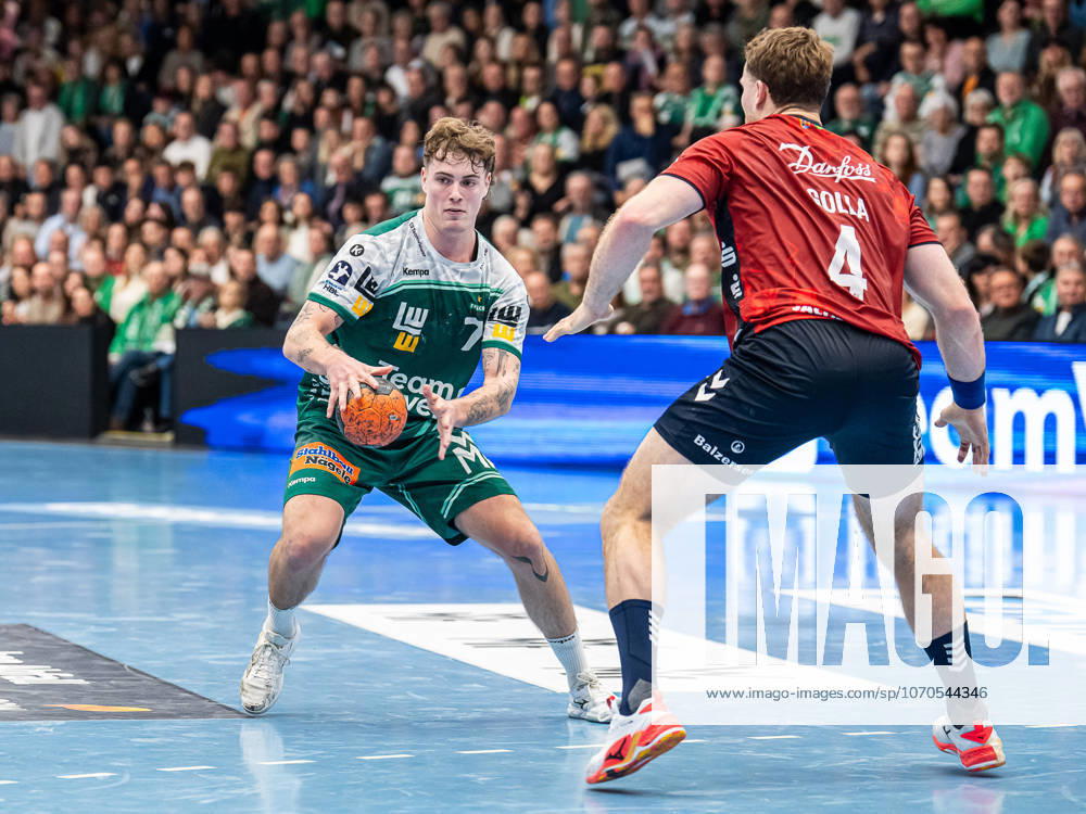 Victor Kloeve Frisch Auf Goeppingen, 07 on the ball, Frisch Auf Goeppingen vs SG Flensburg Handewitt, Handball, 1 Bundesliga, Men, Season 2025 2026, 20 12 2025, Frisch Auf Goeppingen vs SG Flensburg Handewitt, Handball, 1 Bundesliga, Men, Season 2025 2026, 20 12 2025 Goeppingen