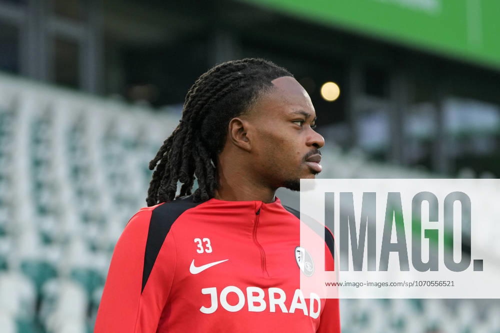 Jordy Makengo SC Freiburg, 33 , Germany, Football, 1 Bundesliga, 15 Matchday, 2025 2026, VfL Wolfsburg vs SC Freiburg, 20 12 2025, Volkswagen Arena, Wolfsburg, Germany DFL REGULATIONS PROHIBIT ANY USE OF PHOTOGRAPHS AS IMAGE SEQUENCES AND OR QUASI VIDEO Wolfsburg Volkswagen Arena Niedersachsen Germany