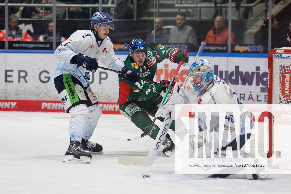 In duel, action, with D J Busdeker 14 Augsburger Panther , Henrik Haukeland 40 Straubinger Tigers , Augsburger Panther vs Straubing Tigers, 30 Matchday, Ice Hockey, Penny DEL, 21 12 2025 Augsburg Bayern Germany