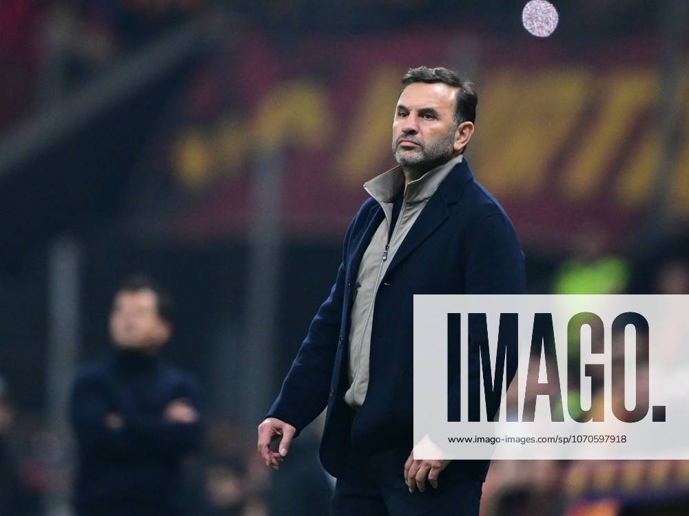 Galatasaray v Kasimpasa - Turkish Super Lig ISTANBUL, TURKIYE - DECEMBER 21: Head coach Okan Buruk of Galatasaray follows the Turkish Super Lig week 17 football match between Galatasaray and Kasimpasa at the RAMS Park in Istanbul, Turkiye on December 21, 2025. Abdulhamid Hosbas Anadolu Istanbul Turkey. Editorial use only. Please get in touch for any other usage.