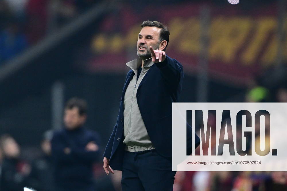 Galatasaray v Kasimpasa - Turkish Super Lig ISTANBUL, TURKIYE - DECEMBER 21: Head coach Okan Buruk of Galatasaray follows the Turkish Super Lig week 17 football match between Galatasaray and Kasimpasa at the RAMS Park in Istanbul, Turkiye on December 21, 2025. Abdulhamid Hosbas Anadolu Istanbul Turkey. Editorial use only. Please get in touch for any other usage.