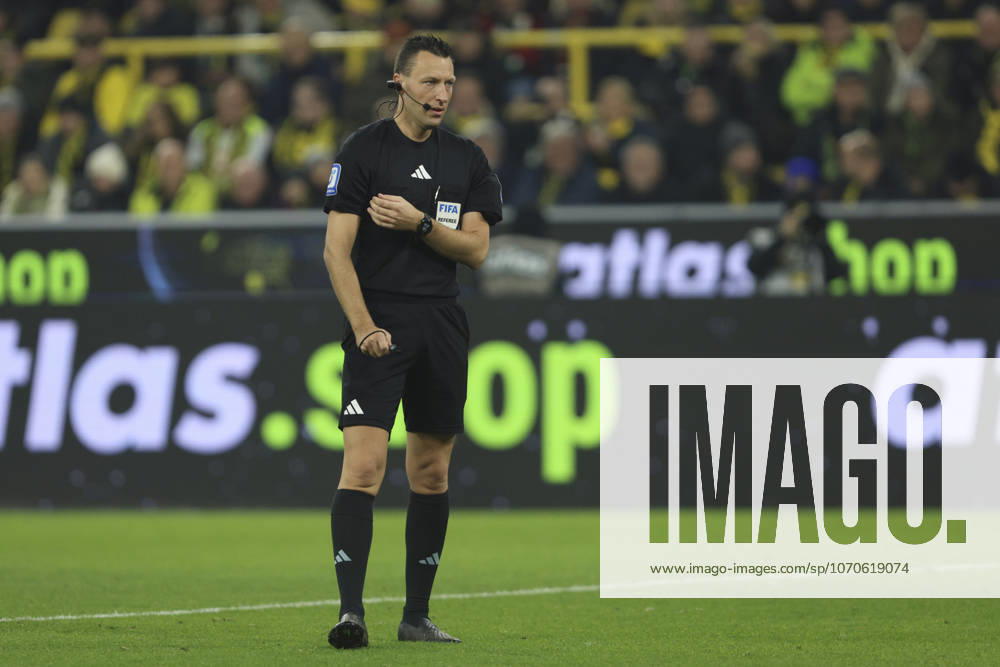 Referee Sven Jablonski looks on during the Bundesliga match between Borussia Dortmund and Borussia Mönchengladbach, Signal Iduna Park on December 19, 2025 in Dortmund, Germany Photo by Oliver Kaelke DeFodi Images Referee Sven Jablonski looks on during the Bundesliga match between Borussia Dortmund and Borussia Mönchengladbach at Signal Iduna Park on December 19, 2025 in Dortmund, Germany Photo by Oliver Kaelke DeFodi Images DFL regulations prohibit any use of photographs as image sequences and or quasi video Photo by Oliver Kaelke DeFodi Images
