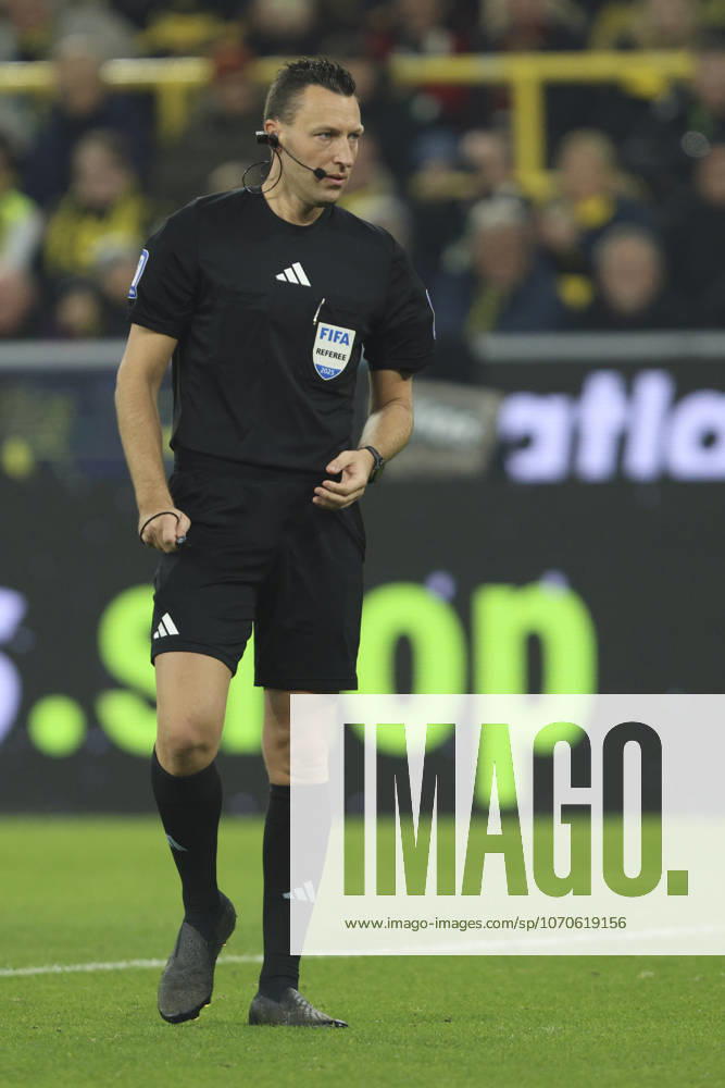 Referee Sven Jablonski looks on during the Bundesliga match between Borussia Dortmund and Borussia Mönchengladbach, Signal Iduna Park on December 19, 2025 in Dortmund, Germany Photo by Oliver Kaelke DeFodi Images Referee Sven Jablonski looks on during the Bundesliga match between Borussia Dortmund and Borussia Mönchengladbach at Signal Iduna Park on December 19, 2025 in Dortmund, Germany Photo by Oliver Kaelke DeFodi Images DFL regulations prohibit any use of photographs as image sequences and or quasi video Photo by Oliver Kaelke DeFodi Images