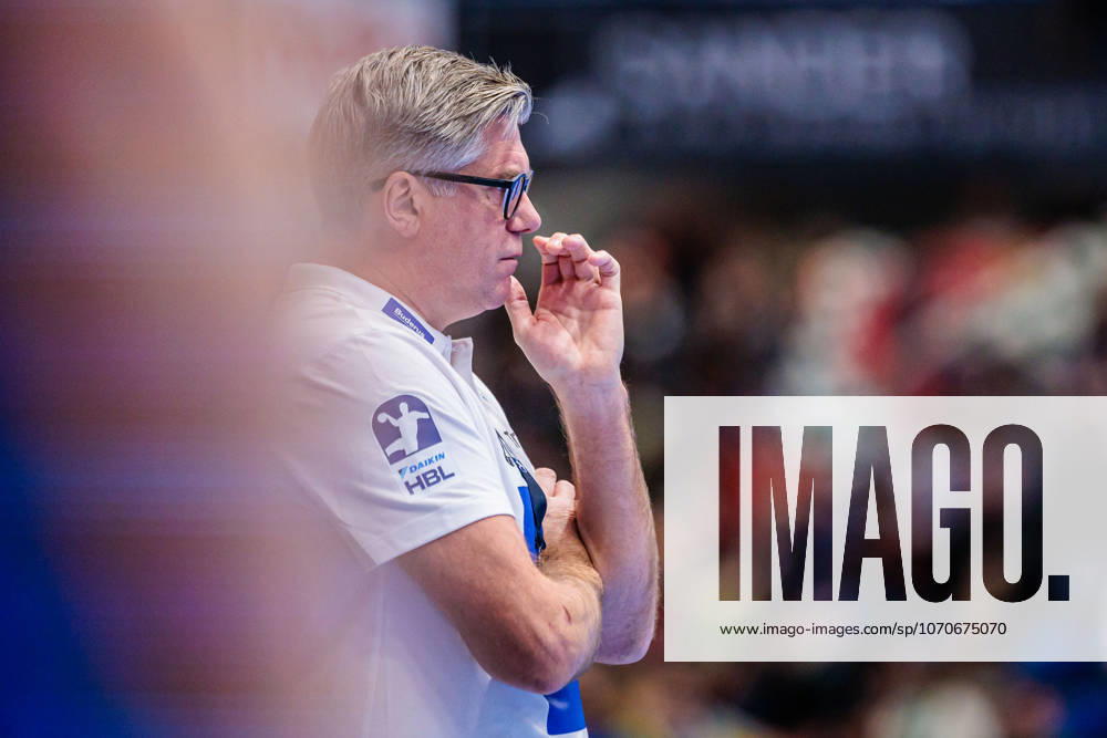 Runar Sigtryggsson HSG Wetzlar, Coach GER, TBV Lemgo Lippe vs HSG Wetzlar, Handball, 1 Bundesliga, Matchday 19, Season 2025 2026, 26 12 2025 GER, TBV Lemgo Lippe vs HSG Wetzlar, Handball, 1 Bundesliga, Matchday 19, Season 2025 2026, 26 12 2025 Lemgo