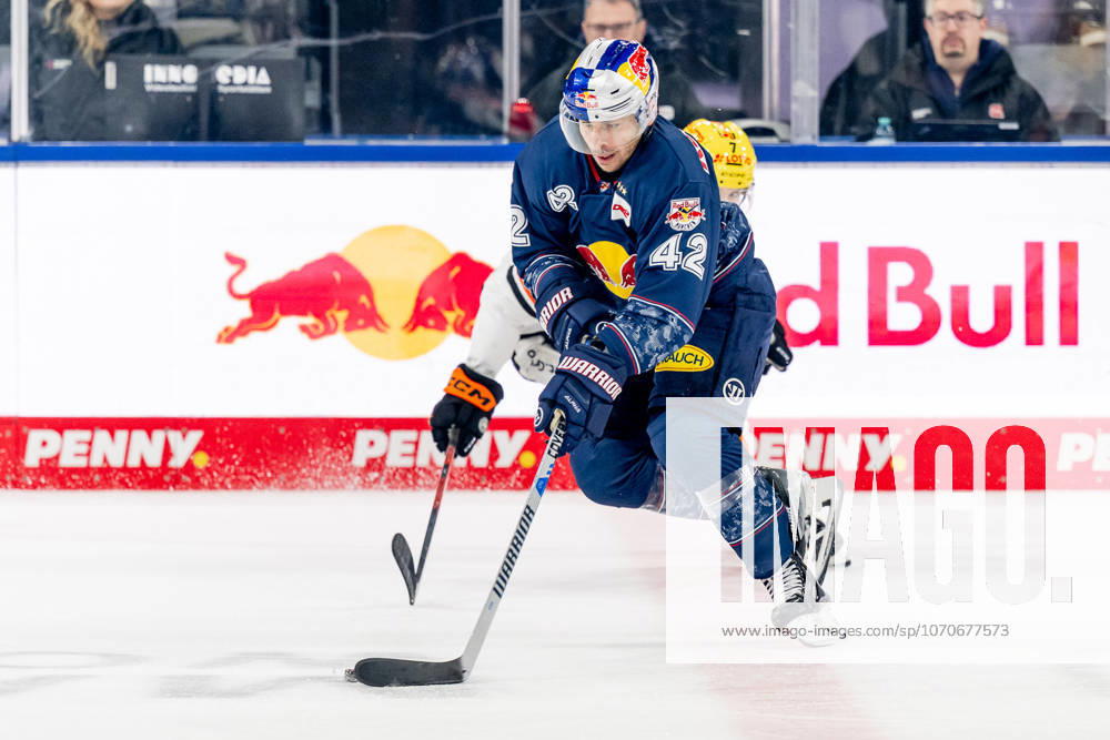 Yasin Ehliz EHC Red Bull Muenchen, 42 GER, EHC Red Bull Muenchen vs Loewen Frankfurt, Ice Hockey, DEL, Matchday 32, Season 2025 2026, 26 12 2025 GER, EHC Red Bull Muenchen vs Loewen Frankfurt, Ice Hockey, DEL, Matchday 32, Season 2025 2026, 26 12 2025 Muenchen