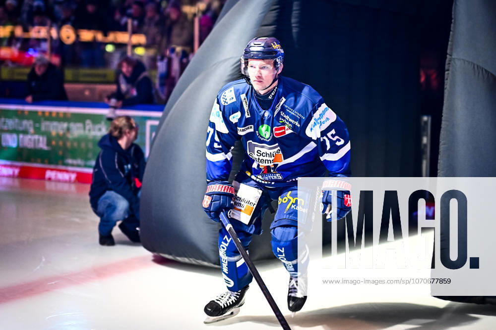 Julian Napravnik Iserlohn Roosters, 75 , GER, Iserlohn Roosters vs Schwenninger Wild Wings, Ice Hockey, Penny DEL, Matchday 32, Season 2025 2026, 26 12 2025, GER, Iserlohn Roosters vs Schwenninger Wild Wings, Ice Hockey, Penny DEL, Matchday 32, Season 2025 2026, 26 12 2025 Iserlohn