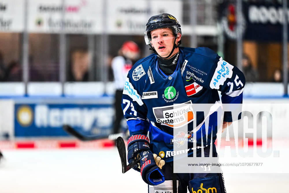 Julian Napravnik Iserlohn Roosters, 75 , GER, Iserlohn Roosters vs Schwenninger Wild Wings, Ice Hockey, Penny DEL, Matchday 32, Season 2025 2026, 26 12 2025, GER, Iserlohn Roosters vs Schwenninger Wild Wings, Ice Hockey, Penny DEL, Matchday 32, Season 2025 2026, 26 12 2025 Iserlohn