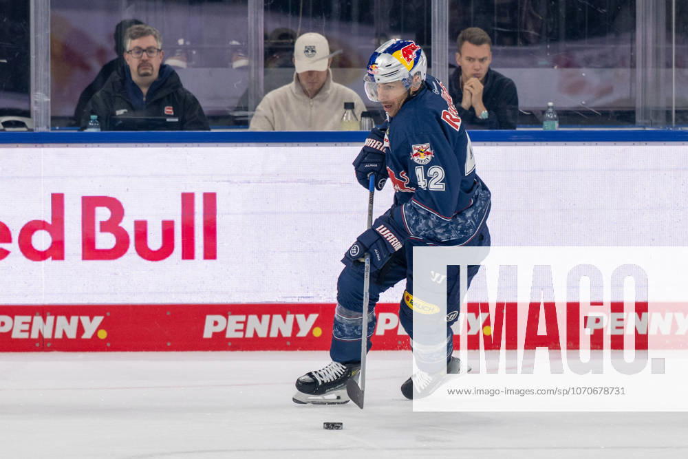 Yasin Ehlitz 42 EHC Red Bull Muenchen , EHC Red Bull Muenchen vs Loewen Frankfurt, PENNY DEL, Main Round, Matchday 32, 26 12 2025 Muenchen Bayern Germany