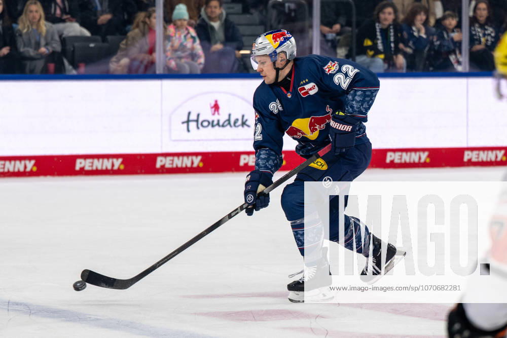 Ville Pokka 22 EHC Red Bull Muenchen , EHC Red Bull Muenchen vs Loewen Frankfurt, PENNY DEL, Main Round, Matchday 32, 26 12 2025 Muenchen Bayern Germany