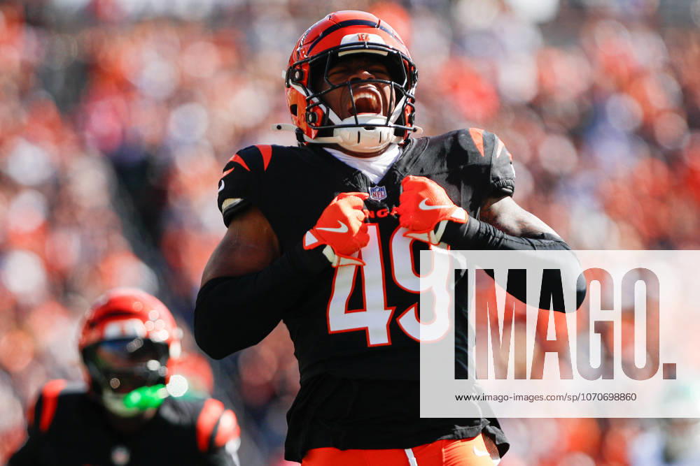 CINCINNATI, OH - OCTOBER 26: Cincinnati Bengals linebacker Barrett Carter (49) reacts during the game against the New York Jets and the Cincinnati Bengals on October 26, 2025, at Paycor Stadium in Cincinnati, OH. (Photo by Ian Johnson Icon Sportswire) NFL, American Football Herren, USA OCT 26 Jets at Bengals Icon251026057