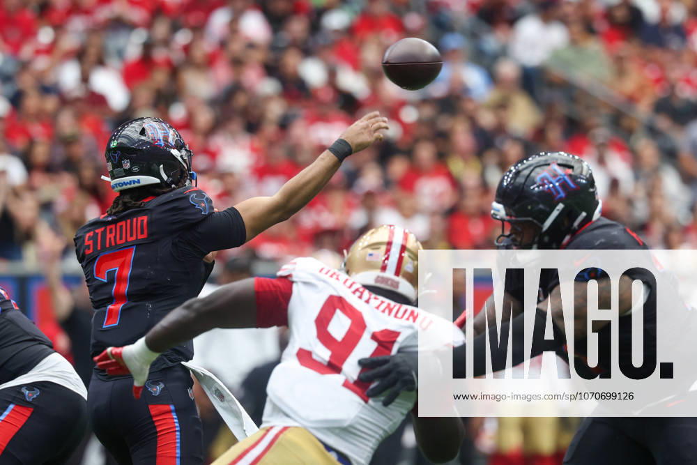 HOUSTON, TX - OCTOBER 26: Quarterback C.J. Stroud 7 of the Houston Texans passes the ball from the pocket during the NFL, American Football Herren, USA game between Houston Texans and San Francisco 49ers on October 26, 2025, at NRG Stadium in Houston, TX. (Photo by David Buono Icon Sportswire) NFL: OCT 26 49ers at Texans Icon251026154
