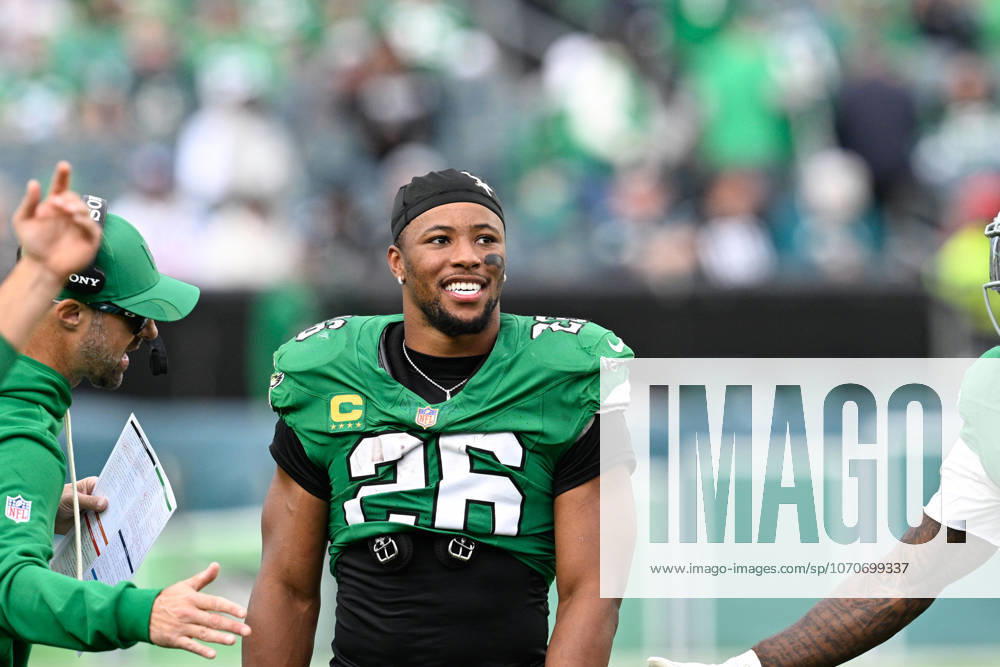 PHILADELPHIA, PA - OCTOBER 26: Philadelphia Eagles running back Saquon Barkley 26 smiles after the game between the New York Giants and the Philadelphia Eagles on October 26th, 2025 at Lincoln Financial Field in Philadelphia, PA. (Photo by Terence Lewis Icon Sportswire) NFL, American Football Herren, USA OCT 26 Giants at Eagles Icon251026053