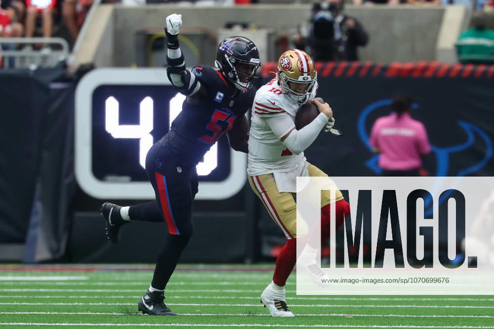 HOUSTON, TX - OCTOBER 26: Defensive end Will Anderson Jr. 51 of the Houston Texans chases down quarterback Mac Jones 10 of the San Francisco 49ers for a sack during the NFL, American Football Herren, USA game between Houston Texans and San Francisco 49ers on October 26, 2025, at NRG Stadium in Houston, TX. (Photo by David Buono Icon Sportswire) NFL: OCT 26 49ers at Texans Icon251026029
