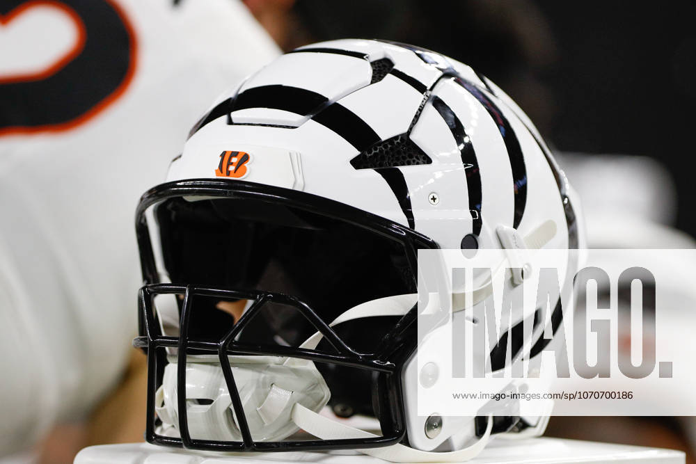 CINCINNATI, OH - OCTOBER 16: A Cincinnati Bengals helmet during the game against the Pittsburgh Steelers and the Cincinnati Bengals on October 16, 2025, at Paycor Stadium in Cincinnati, OH. (Photo by Ian Johnson Icon Sportswire) NFL, American Football Herren, USA OCT 16 Steelers at Bengals Icon251016129