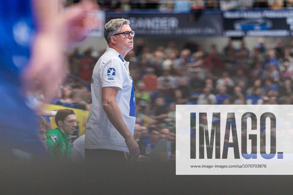Runar Sigtryggsson HSG Wetzlar, Coach GER, TBV Lemgo Lippe vs HSG Wetzlar, Handball, 1 Bundesliga, Matchday 19, Season 2025 2026, 26 12 2025 GER, TBV Lemgo Lippe vs HSG Wetzlar, Handball, 1 Bundesliga, Matchday 19, Season 2025 2026, 26 12 2025 Lemgo
