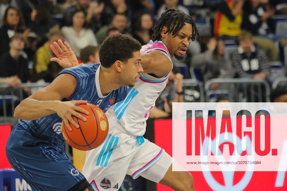 Kevin McClain MLP Academics Heidelberg, 3 , Zachery Cooks Telekom Baskets Bonn, 3 GER, MLP Academics Heidelberg vs Telekom Baskets Bonn, Basketball, easycredit Basketball Bundesliga, Matchday 12, Season, 2025 2026, 27 12 2025 GER, MLP Academics Heidelberg vs Telekom Baskets Bonn, Basketball, easycredit Basketball Bundesliga, Matchday 12, Season, 2025 2026, 27 12 2025 Mannheim