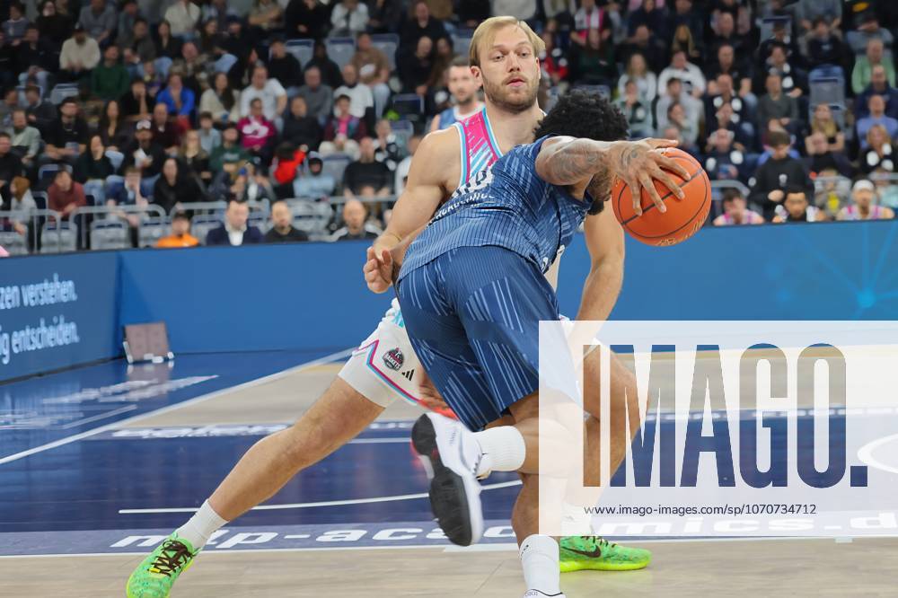 Melvin Jostmann Telekom Baskets Bonn, 12 ,Marcus Werthers MLP Academics Heidelberg, 00 GER, MLP Academics Heidelberg vs Telekom Baskets Bonn, Basketball, easycredit Basketball Bundesliga, 12 Matchday, Season, 2025 2026, 27 12 2025 GER, MLP Academics Heidelberg vs Telekom Baskets Bonn, Basketball, easycredit Basketball Bundesliga, 12 Matchday, Season, 2025 2026, 27 12 2025 Mannheim
